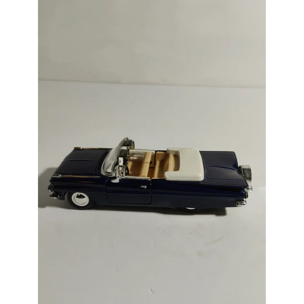 Signature models SS5721 1959 CHEVROLET IMPALA 1:32 Scale Wind Up